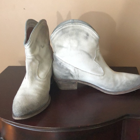 Shoes - Picture 2 of 5